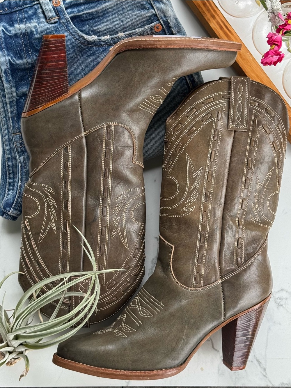 Zodiac Olive Green Western Heeled Boots Size 10 narrow, also fits size 9.